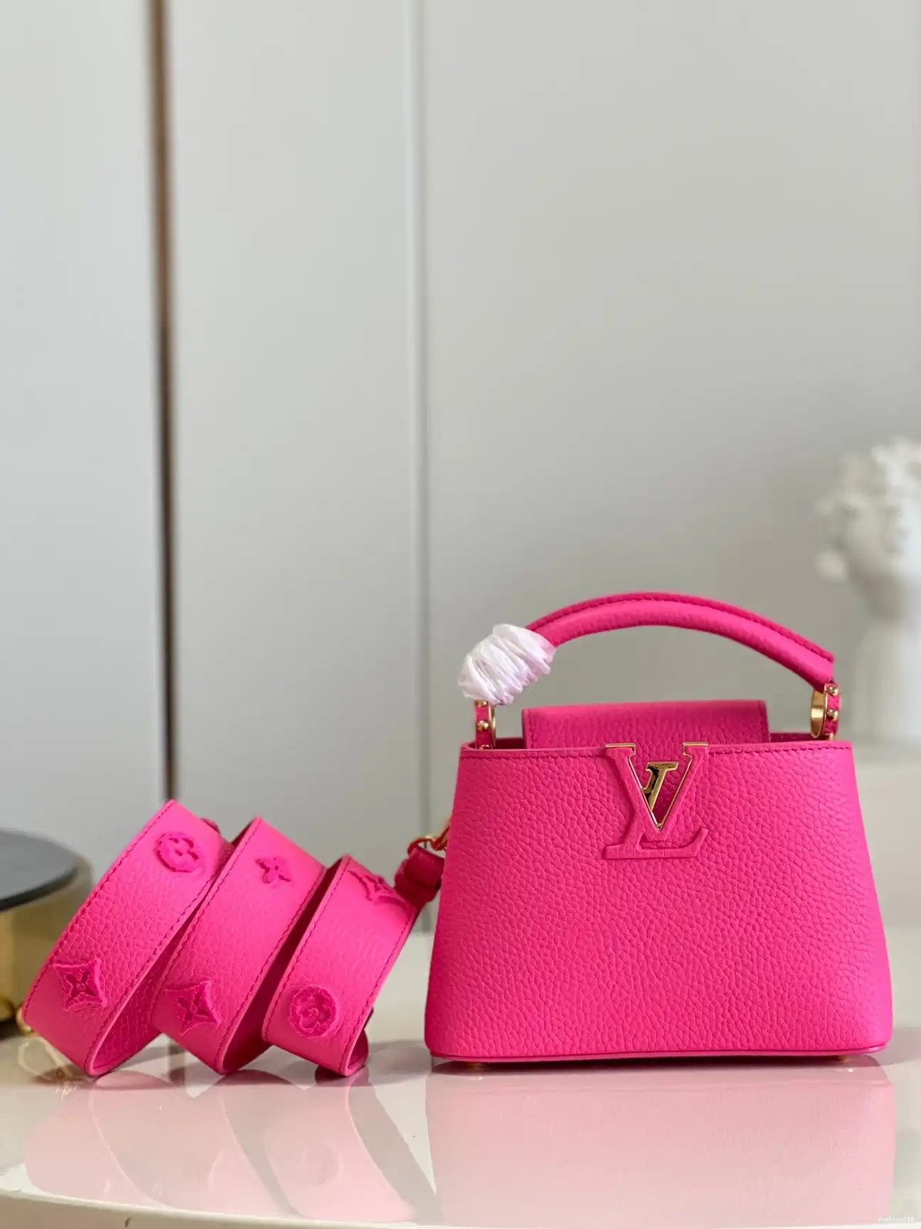 MINI LOUIS CAPUCINES VUITTON 0402